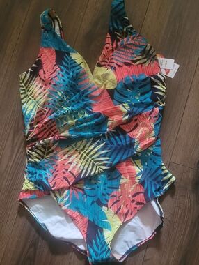 NWT LL BEAN TROPICAL LEAVES PRINT GORGEOUS SWIMSUIT